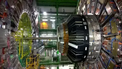 Veliki hadronski sudarač u CERN-u u Švicarskoj i dodatne dimenzije