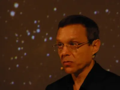 Slavni profesor sa Harvarda: Vanzemaljci možda koriste skrivene dimenzije u CERN-u da posjete Zemlju